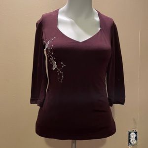 Cute top with butterfly embroidery